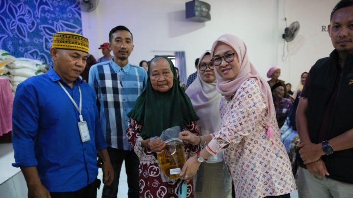 Pemkab Gowa dan Bulog Salurkan Bantuan Pangan, Penerima di Bontomarannu Meningkat Pemkab Gowa