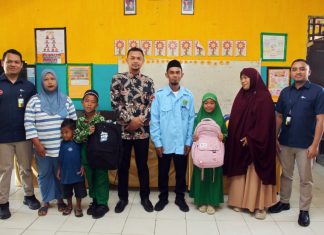 Pegadaian Salurkan 200 Bingkisan Sekolah untuk Siswa MI 25 Lamasi Pantai Luwu Pegadaian Area Palopo