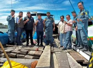 Kemenhut Gagalkan Penyelundupan Kayu Besi Ilegal di Perairan Buton Utara kemenhut