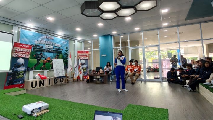 Instruktur Safety Riding Wanita Asmo Sulsel Berbagi Tips #Cari_Aman kepada Mahasiswa Unibos instruktur safety riding wanita